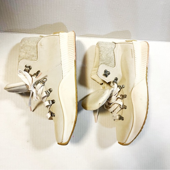 Sorel Boots Out and About III Conquest in Chalk & Sea Salt Sz 11 EUC w/ Box - Picture 10 of 16